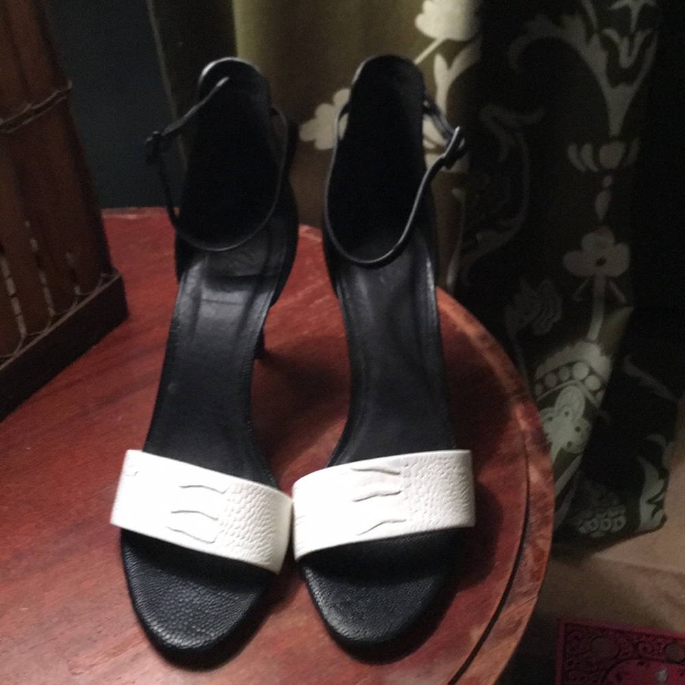 Blk/Wht Ankle Strap Heel size 391/5 worn once